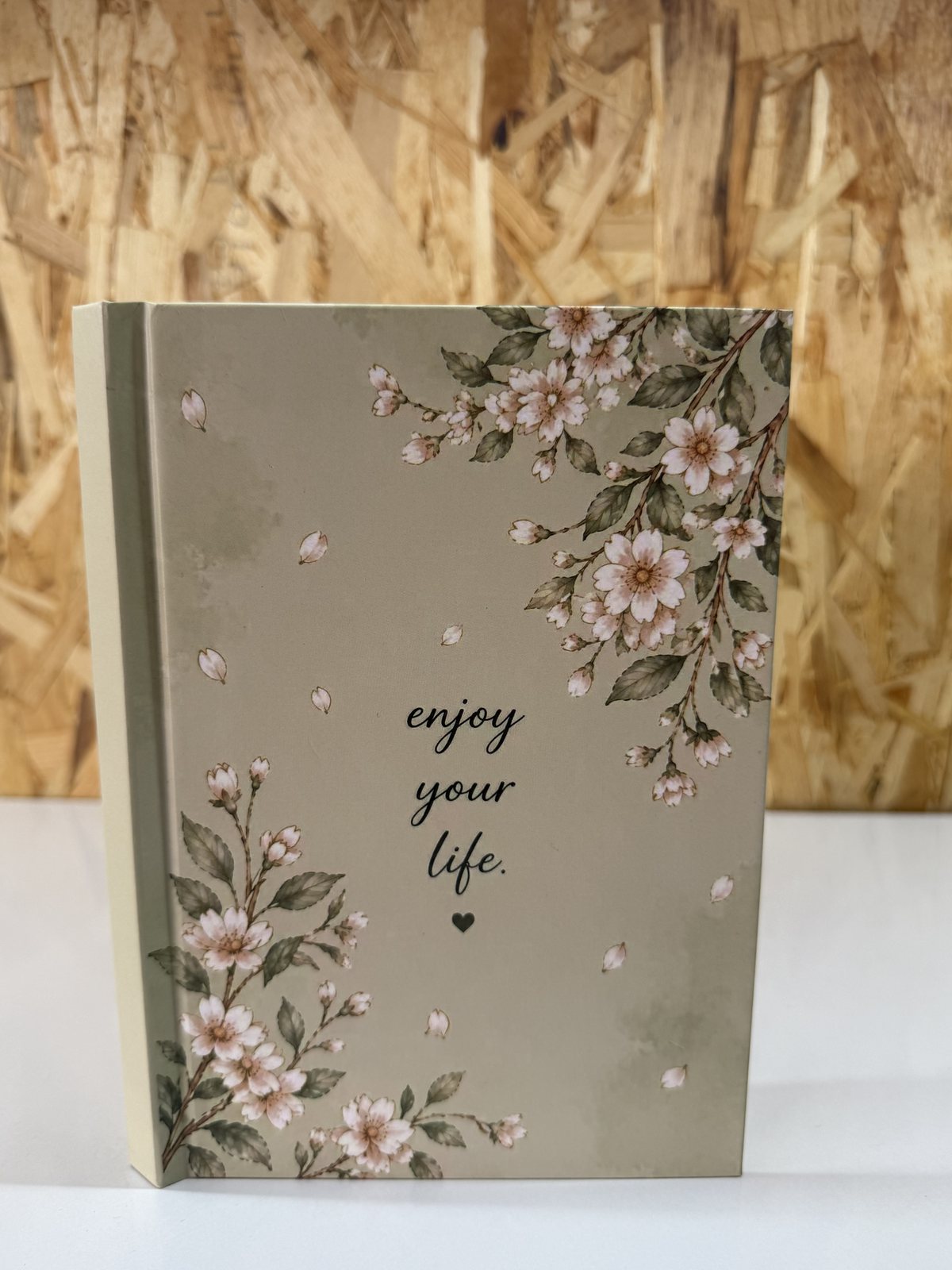 Çiçek desenli, adaçayı yeşili tonlu defter